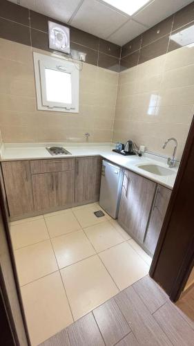 a kitchen with a sink and a dishwasher at فندق فاتوران فرع ينبع in Yanbu