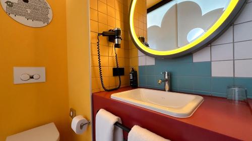 Koupelna v ubytování ibis Styles Tbilisi Center