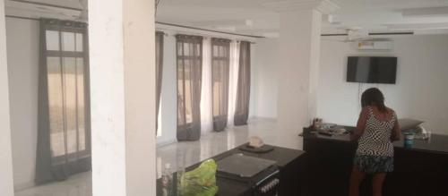 Μια τηλεόραση ή/και κέντρο ψυχαγωγίας στο Paradise