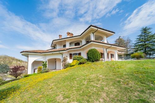 a house on top of a hill at Tenuta Oltrevento in Dogliani