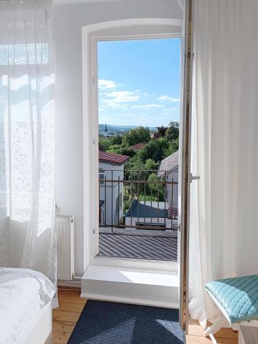 a bedroom with a door open to a balcony at Ferienwohnung Kossinna in Detmold