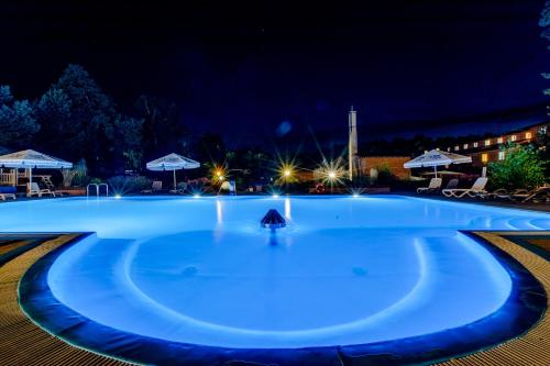 Bazén v ubytování APARTAMENTY przy plaży z basenem z podgrzewaną wodą i mini SPA - Ośrodek Kolonijno-Wczasowy Mewa nebo v jeho okolí
