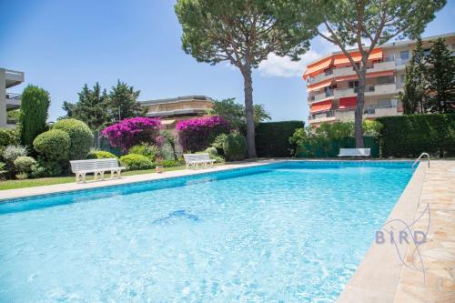 STUDIO With SWIMMING POOL in JUAN LES PINS