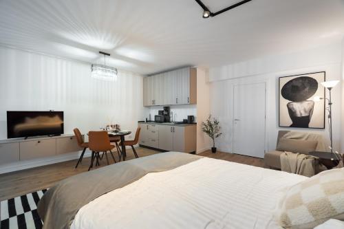 En eller flere senge i et værelse på Ivory Concept Studio 53