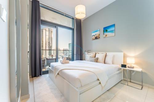 Dubai Canal and City Views 1BR, Minutes Drive to Burj Khalifa, DAMAC Zada Tower, Business Bay by Deluxe Holiday Homes