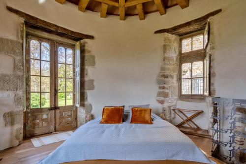 Ένα ή περισσότερα κρεβάτια σε δωμάτιο στο Chateau de Saint Dau
