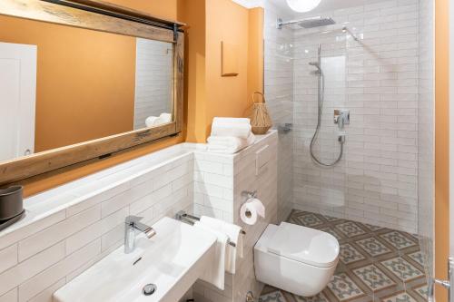 a bathroom with a sink and a toilet and a shower at Villa Wickenburg in Salzburg