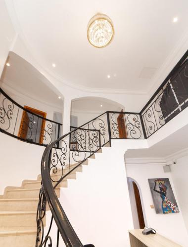 a spiral staircase in a house with a round ceiling at Ashanti Heritage Lodge in Kumasi
