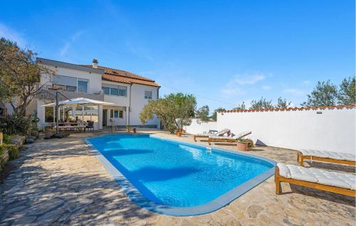 Lovely Apartment In Jezera