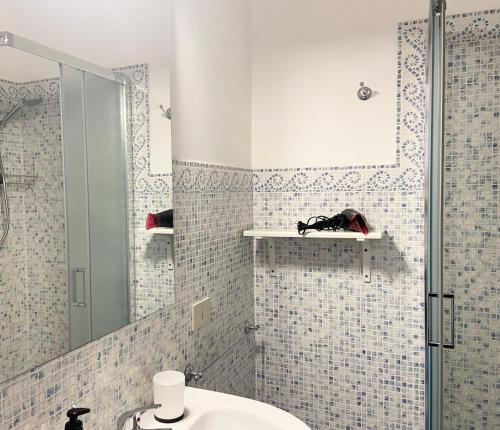 a bathroom with a sink and a mirror at Rosa Dei Venti Marettimo in Marettimo