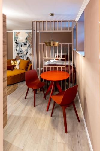 a room with a table and two chairs and a bed at Villa Wickenburg in Salzburg