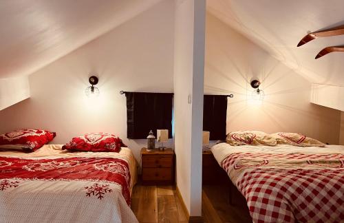 Lova arba lovos apgyvendinimo įstaigoje Chalet cosy entre lacs et montagnes
