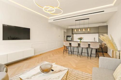 Photo de la galerie de l'établissement LES SUITES DU PALAIS sur LA CROISETTE - Vue MER, à Cannes