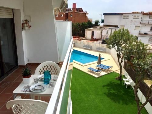 Apartment with Pool 50 meters to the beach