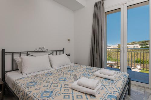 Ένα ή περισσότερα κρεβάτια σε δωμάτιο στο Katsaros Luxury Apts 5 min walk to beach