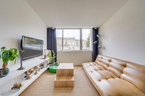 Charming, modern flat with private parking