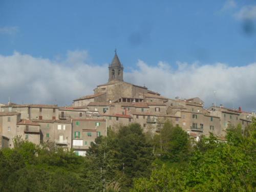 a large building with a church on top of it at Casa con panorama in Monticello