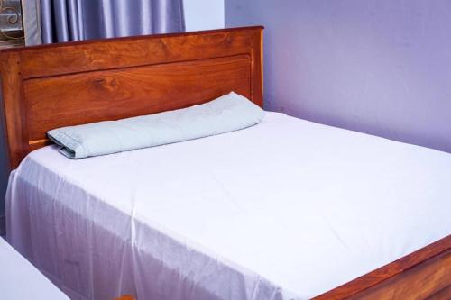 Una cama o camas en una habitación de Rockvillle Hotel