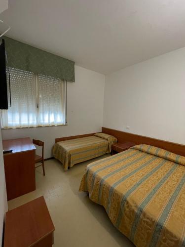 Postel nebo postele na pokoji v ubytování Hotel Zeus