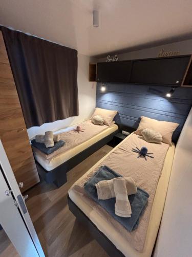 Postel nebo postele na pokoji v ubytování Mobile home LUNA Selce