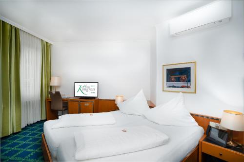 Postel nebo postele na pokoji v ubytování Hotel Kongress