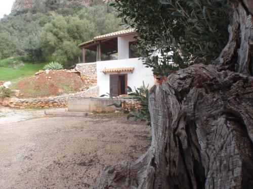 Το κτήριο όπου στεγάζεται  η παραθεριστική κατοικία