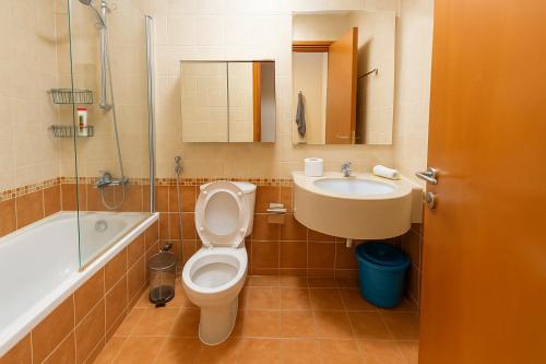 Deluxe Studio for Rent at Marina View Towers photo 3