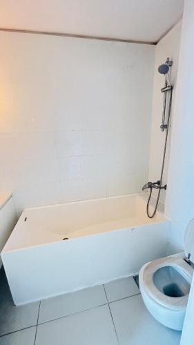 a bathroom with a toilet and a shower at sea view Vila-5BDR in Netanya