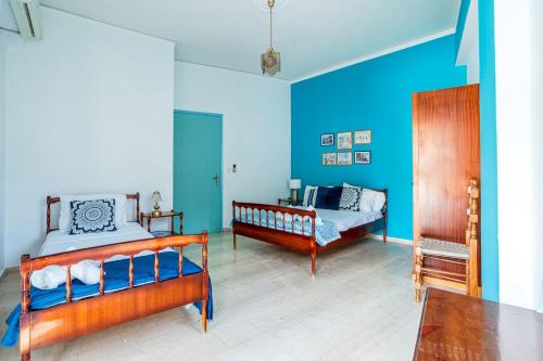 เตียงในห้องที่ 3-Person Apartment in city center by AlecosStudios