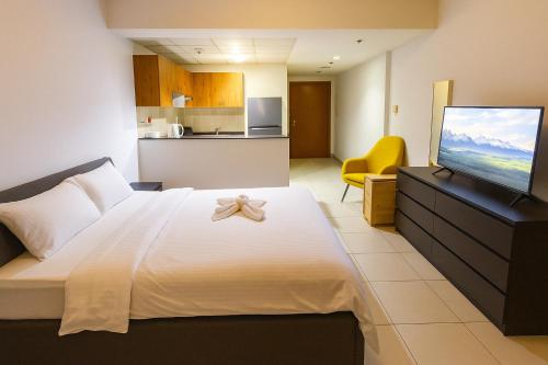 Deluxe Studio for Rent at Marina View Towers photo 2