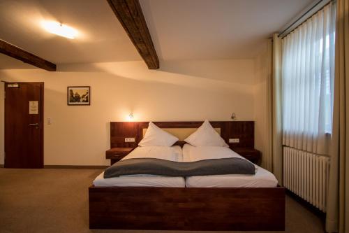 Postel nebo postele na pokoji v ubytování Pörtnerhof Seßlach
