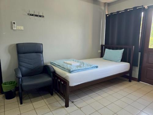 Ein Bett oder Betten in einem Zimmer der Unterkunft Chill @ Phetchaburi