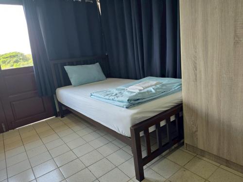 Ein Bett oder Betten in einem Zimmer der Unterkunft Chill @ Phetchaburi