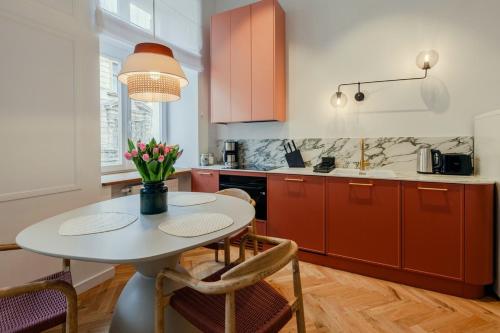 Colourful apartments Siemiradzkiego Street - City Centre