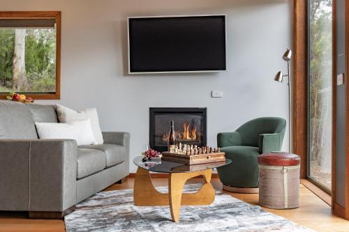a living room with a couch and a fireplace at Eagle Ridge Retreat in Kettering