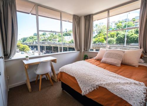 Ένα ή περισσότερα κρεβάτια σε δωμάτιο στο Central, Convenient 2BR Apartment on The Terrace