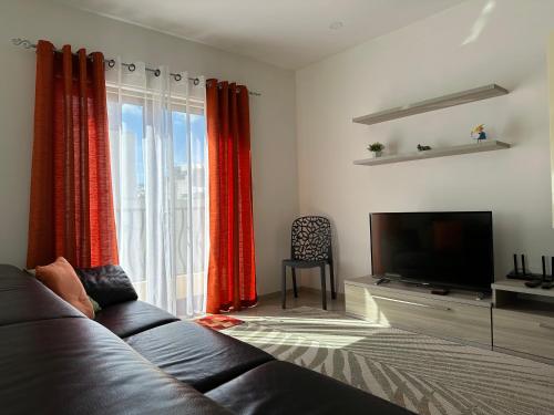 Gallery image of Cozy, Spacious 3 Bedroom Maisonette, 6 to 9 ppl, 1 min walk from Seafront in Marsaxlokk