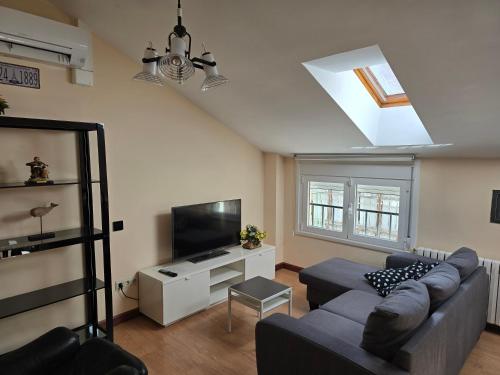 EMILIA -Claudio Moyano