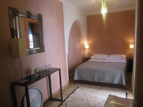 Postel nebo postele na pokoji v ubytování Riad AZZA
