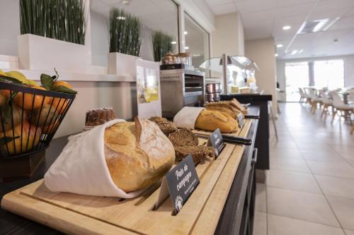 a bakery with several different types of bread on display at Appart Hotel Odalys City Colmar La Rose d'Argent in Colmar
