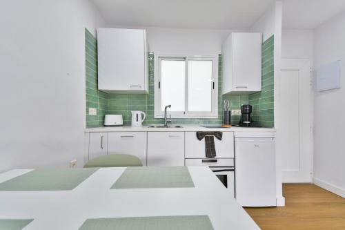 Η κουζίνα ή μικρή κουζίνα στο Palm Suites