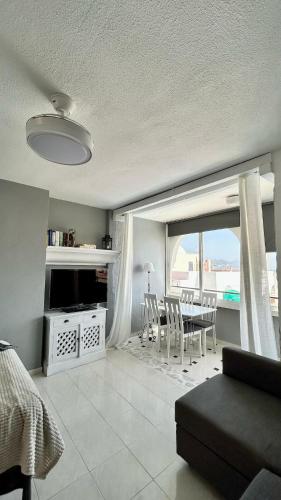 Χώρος καθιστικού στο Studio with pool and sunrise view at 10 min beach walk