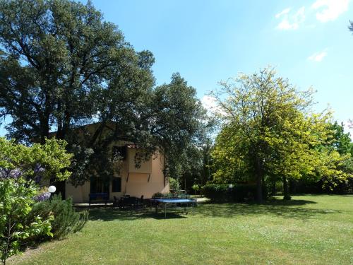 a house with a picnic table in the yard at Al Vecchio Leccio in Pistoia