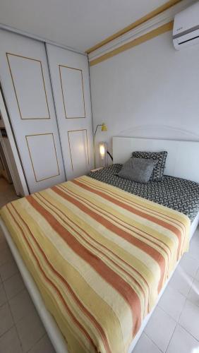 Giường trong phòng chung tại GLORIADALI’