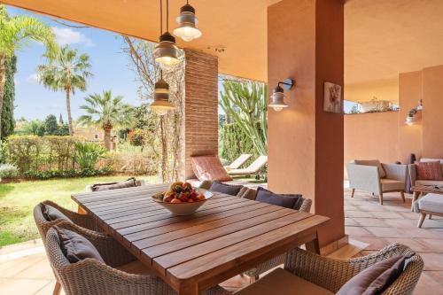 Apartment with a garden near the sea in Gran Bahía de Marbella