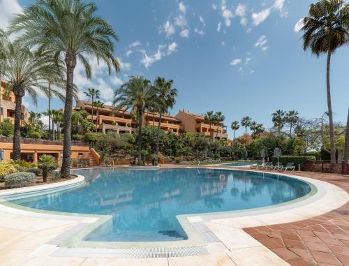Apartment with a garden near the sea in Gran Bahía de Marbella
