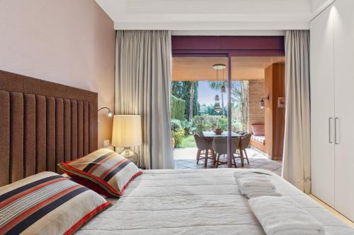 Apartment with a garden near the sea in Gran Bahía de Marbella