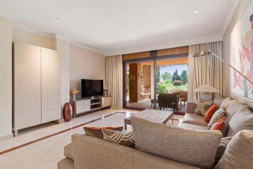 Apartment with a garden near the sea in Gran Bahía de Marbella