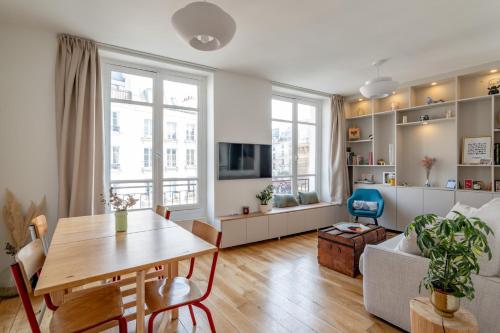 Cozy Faubourg St Martin retreat