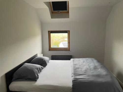 Postel nebo postele na pokoji v ubytování Entire fully equipped apartment